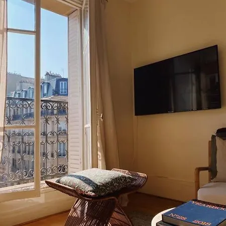 Apartment Parisien Baigne De Soleil