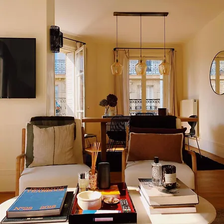 Parisien Baigne De Soleil Apartment Paris