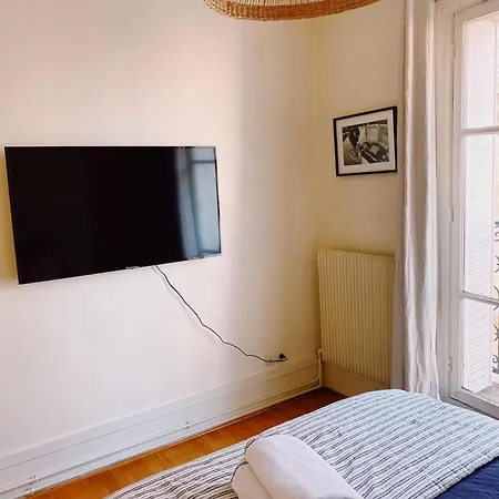 Parisien Baigne De Soleil Apartment
