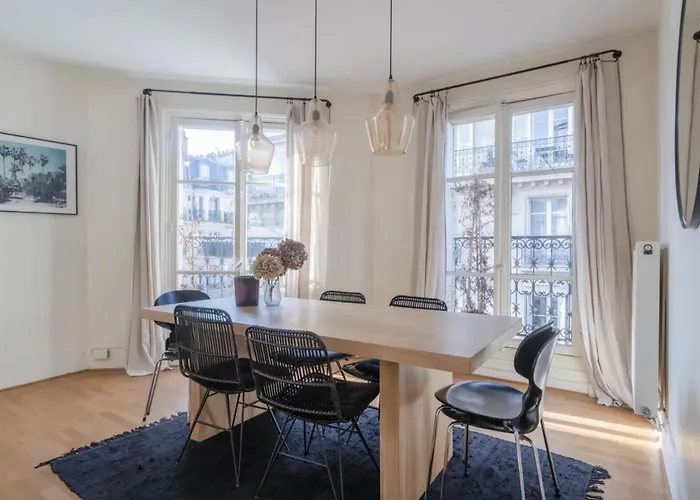Apartment Parisien Baigne De Soleil Paris